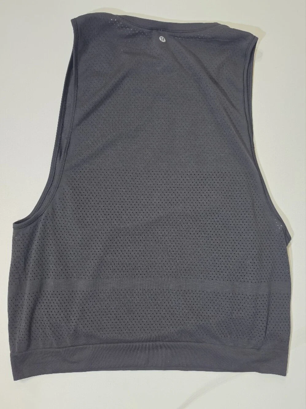 Lululemon Breeze By Muscle Crop Tank Top Womens Size 10 Black Perforated Airflow